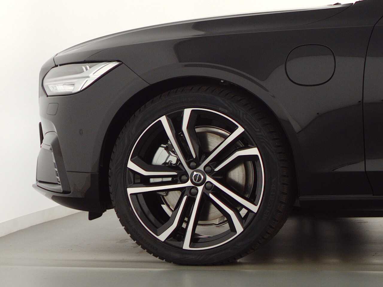 Volvo  V90 Recharge Plus, T8 AWD Plug-in Hybrid, Elektrisch/Benzin, Dark