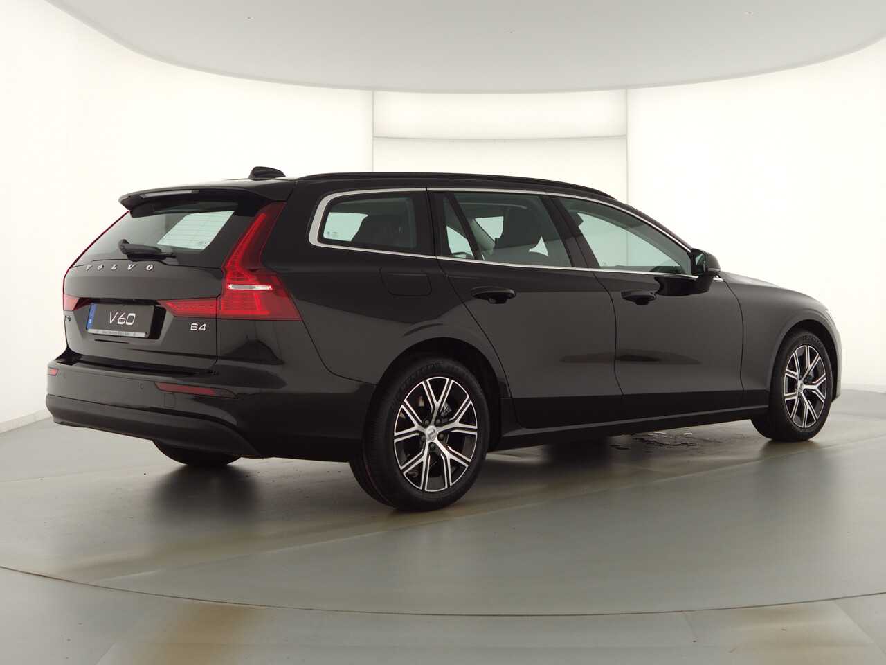 Volvo  V60 Core, B4 Mild-Hybrid, Benzin