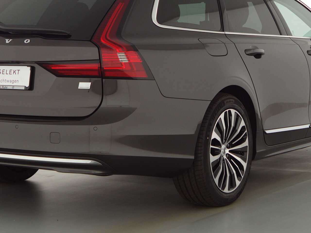 Volvo  V90 Recharge Core, T8 AWD Plug-in Hybrid, Elektrisch/Benzin, Bright