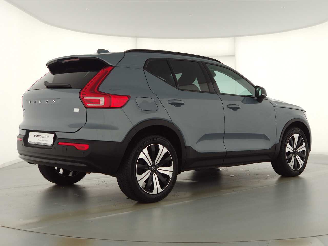 Volvo  XC40 Recharge Plus, T5 Plug-in Hybrid, Elektrisch/Benzin, Dark