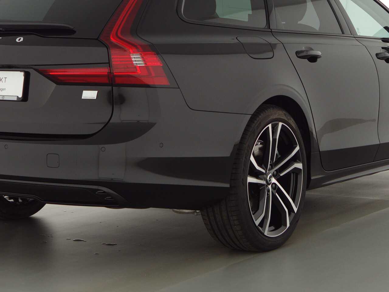 Volvo  V90 Recharge Plus, T8 AWD Plug-in Hybrid, Elektrisch/Benzin, Dark